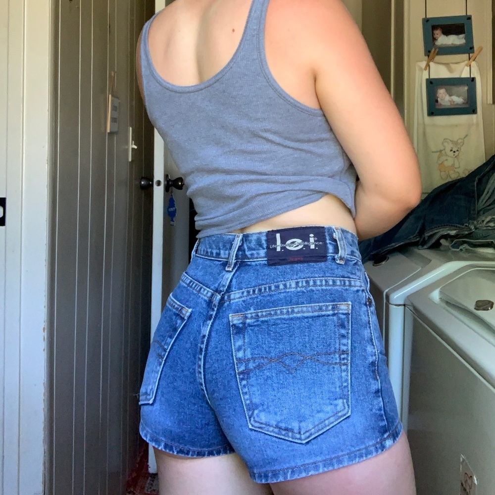 ✨VINTAGE L.E.I SHORTS✨